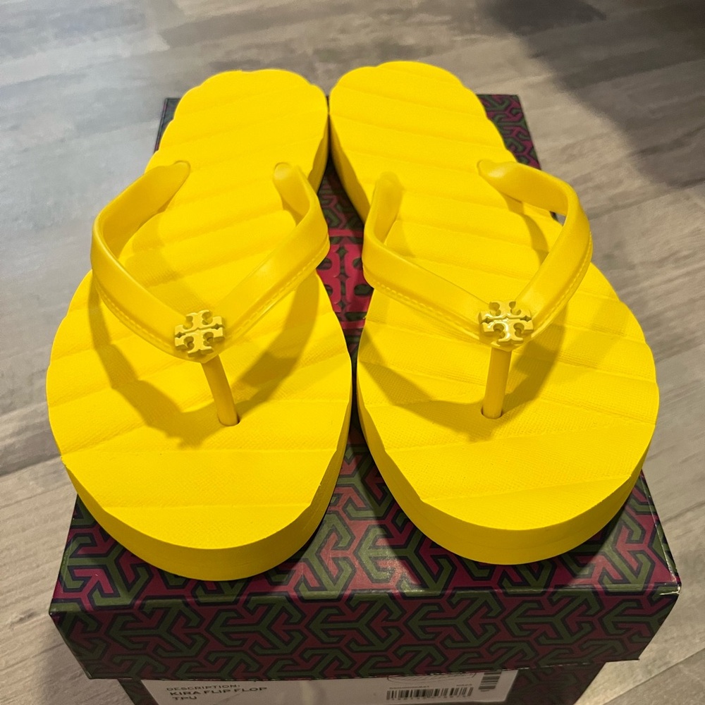 Tory Burch Kira Flip Flop Size 8 Firefly
